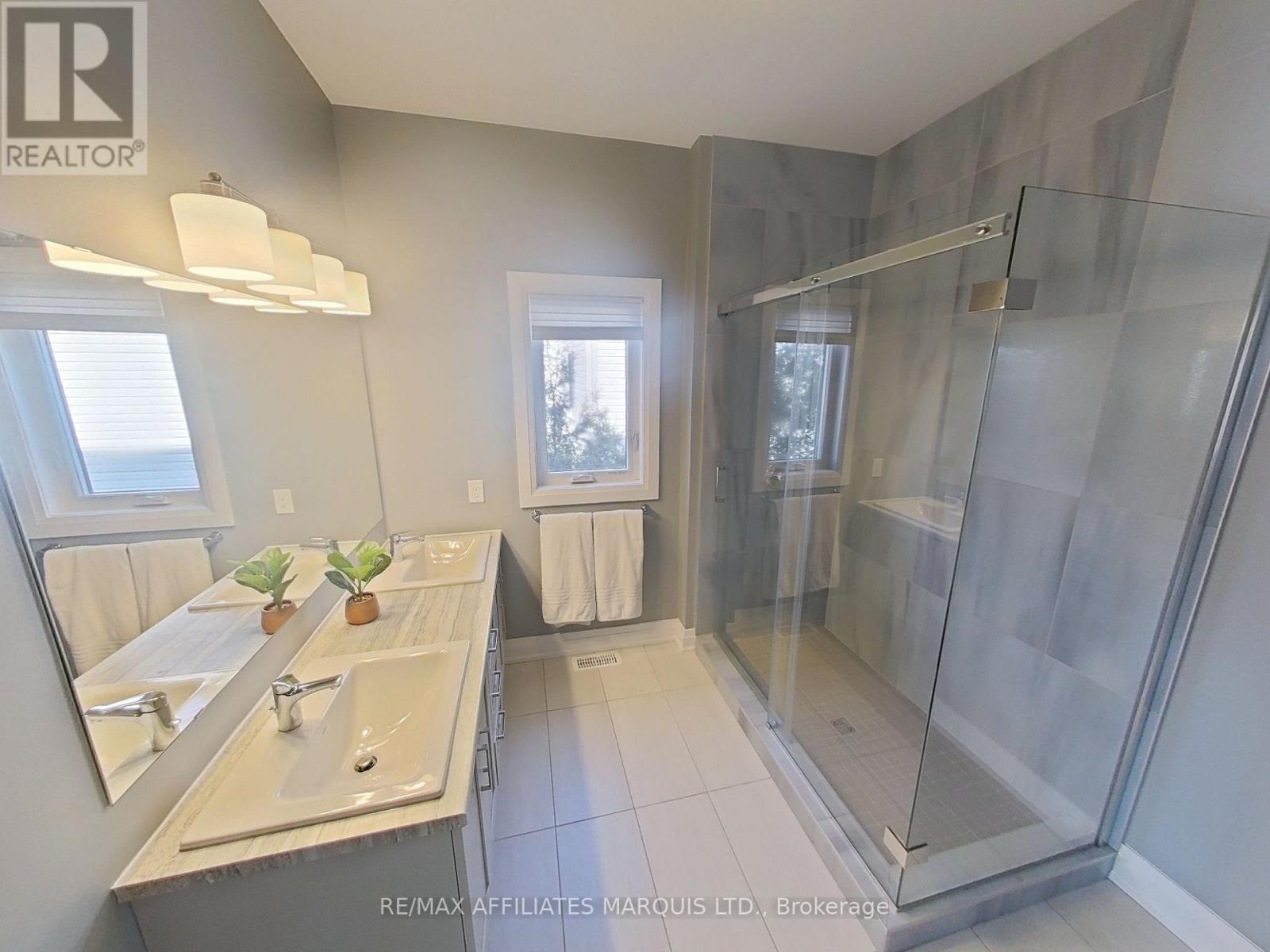 51 Nancy Street, Russell, ON - Indoor Photo Showing Bathroom