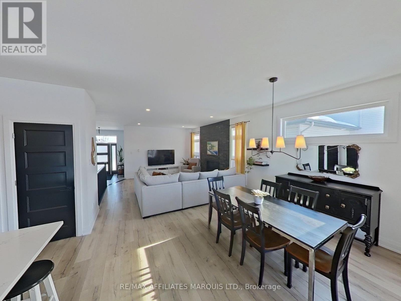 51 Nancy Street, Russell, ON - Indoor Photo Showing Dining Room