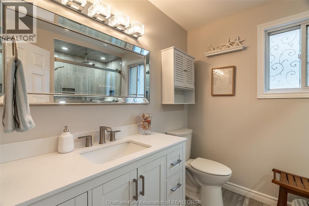 192 Woods Street, Chatham, ON - Indoor Photo Showing Bathroom