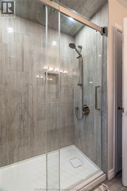 192 Woods Street, Chatham, ON - Indoor Photo Showing Bathroom