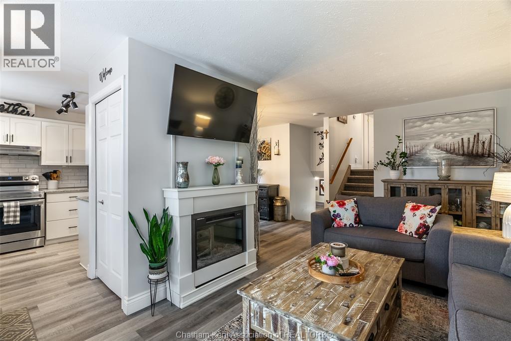 192 Woods Street, Chatham, ON - Indoor Photo Showing Living Room With Fireplace