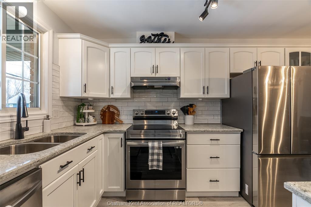 192 Woods Street, Chatham, ON - Indoor Photo Showing Kitchen With Double Sink