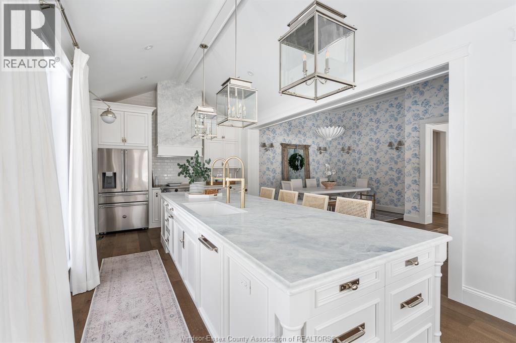 256 Pentilly Road, Tecumseh, ON - Indoor Photo Showing Kitchen With Upgraded Kitchen