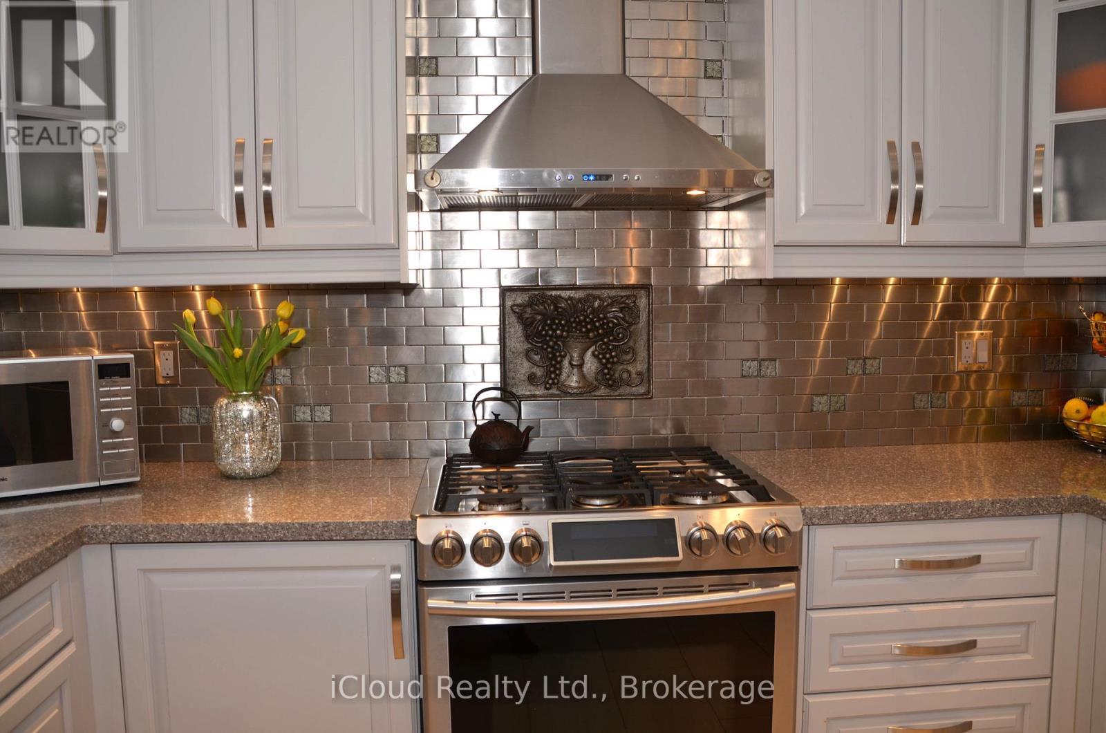 6539 Tripoli Terrace, Mississauga, ON - Indoor Photo Showing Kitchen