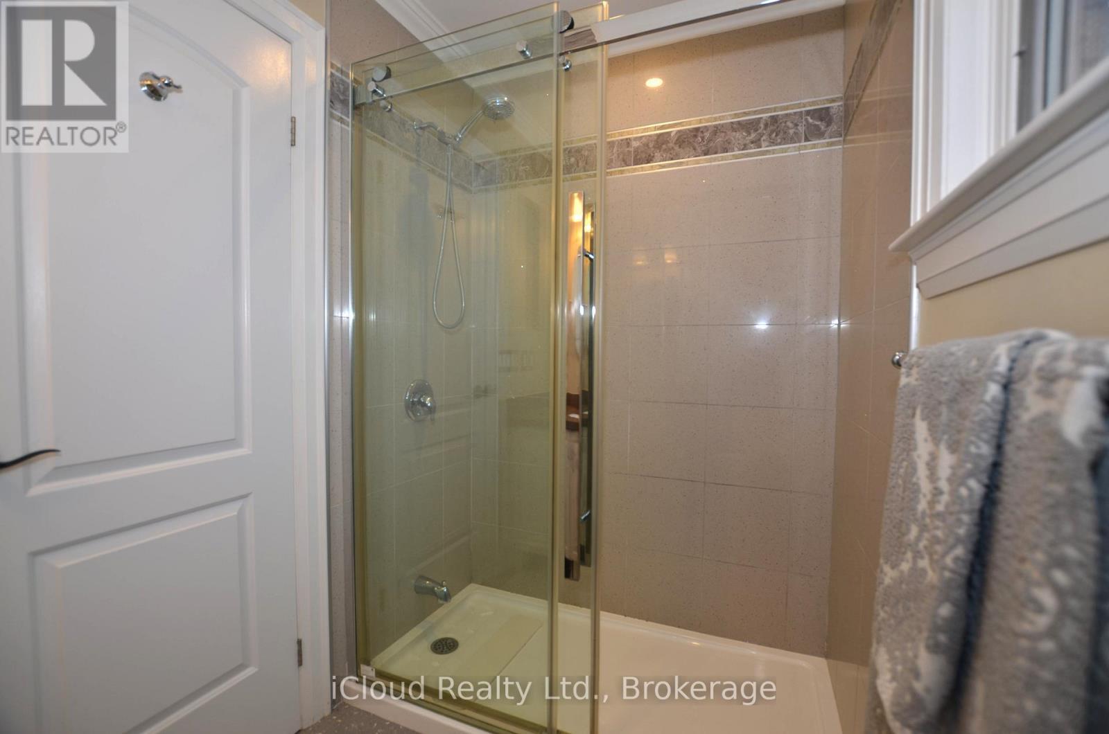 6539 Tripoli Terrace, Mississauga, ON - Indoor Photo Showing Bathroom