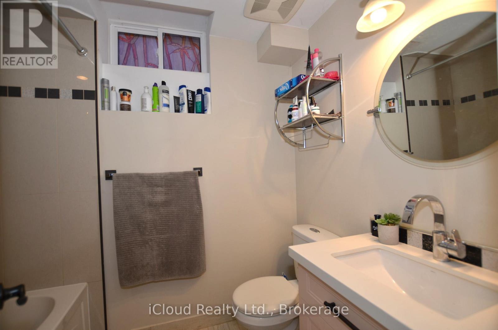 6539 Tripoli Terrace, Mississauga, ON - Indoor Photo Showing Bathroom