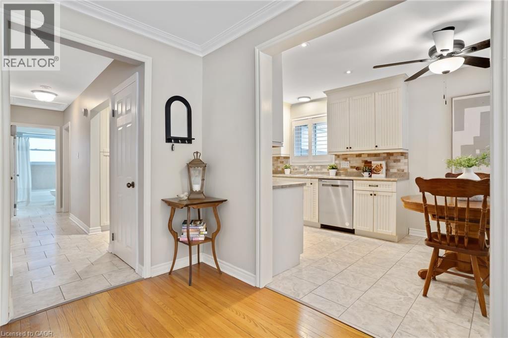 14 Hearth Crescent, Kitchener, ON - Indoor Photo Showing Kitchen