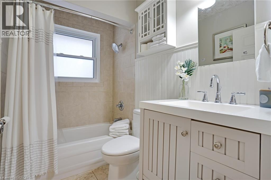 14 Hearth Crescent, Kitchener, ON - Indoor Photo Showing Bathroom