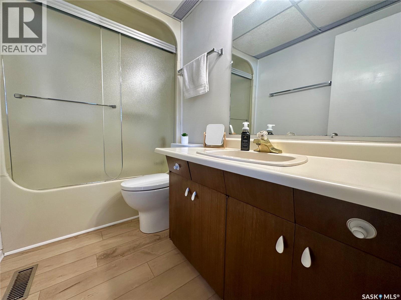 28 Malta Crescent, Saskatoon, SK - Indoor Photo Showing Bathroom