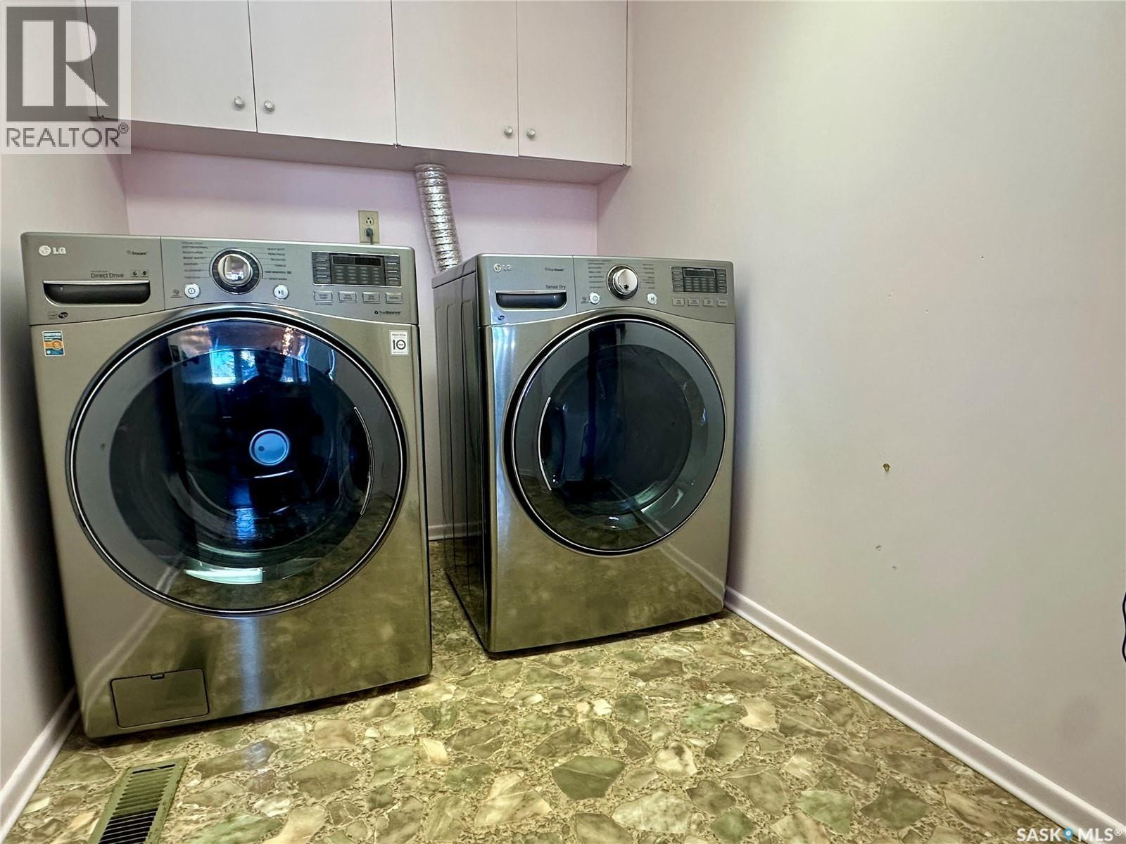 28 Malta Crescent, Saskatoon, SK - Indoor Photo Showing Laundry Room