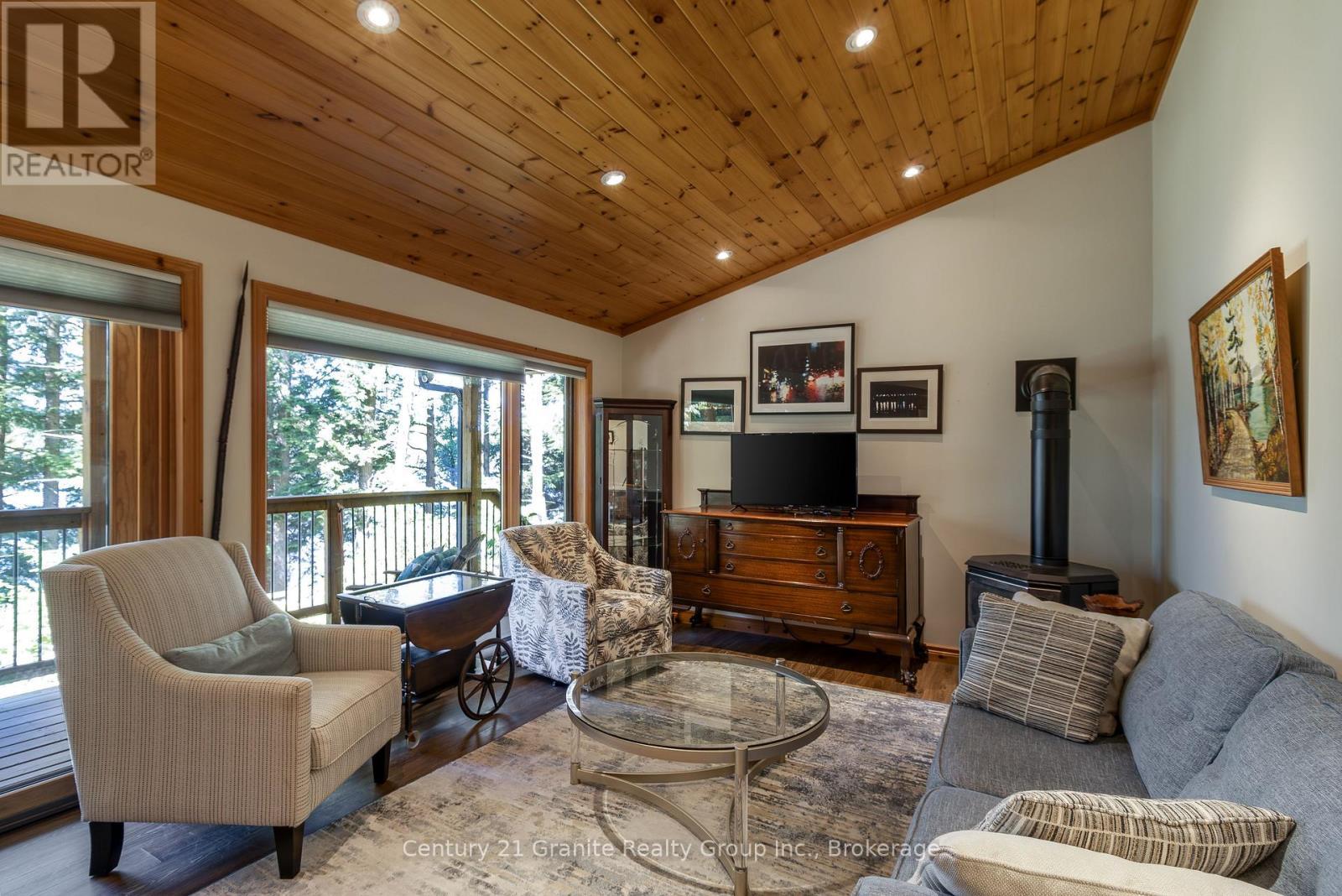 1219 Marathon Drive, Minden Hills (Minden), ON - Indoor Photo Showing Living Room