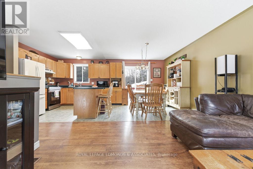 28 Bob Seguin Drive, Laurentian Hills, ON - Indoor