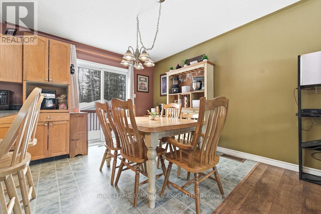 28 Bob Seguin Drive, Laurentian Hills, ON - Indoor Photo Showing Dining Room