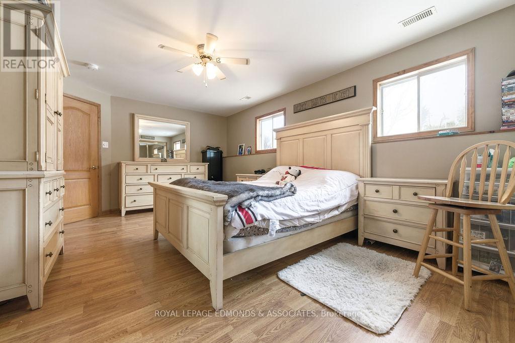 28 Bob Seguin Drive, Laurentian Hills, ON - Indoor Photo Showing Bedroom