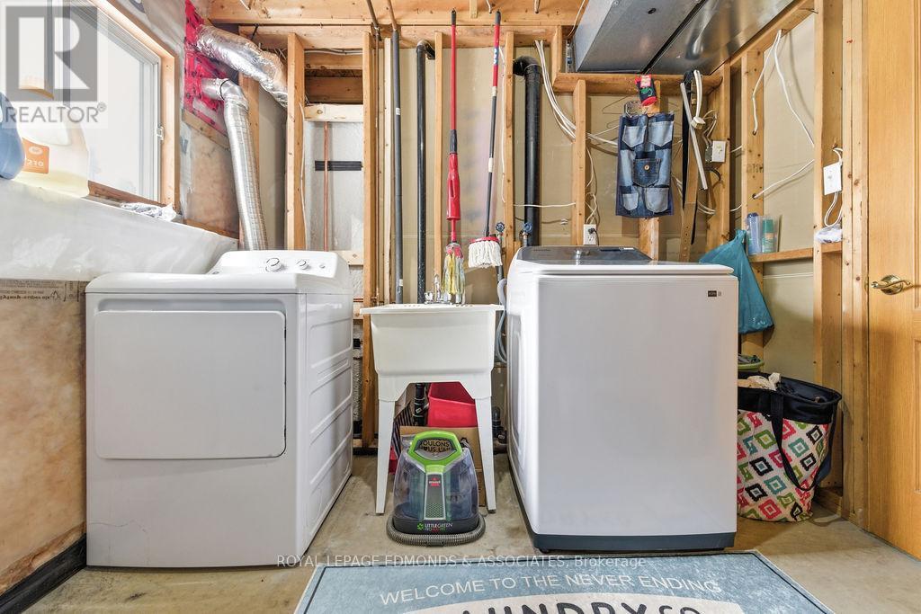 28 Bob Seguin Drive, Laurentian Hills, ON - Indoor Photo Showing Laundry Room