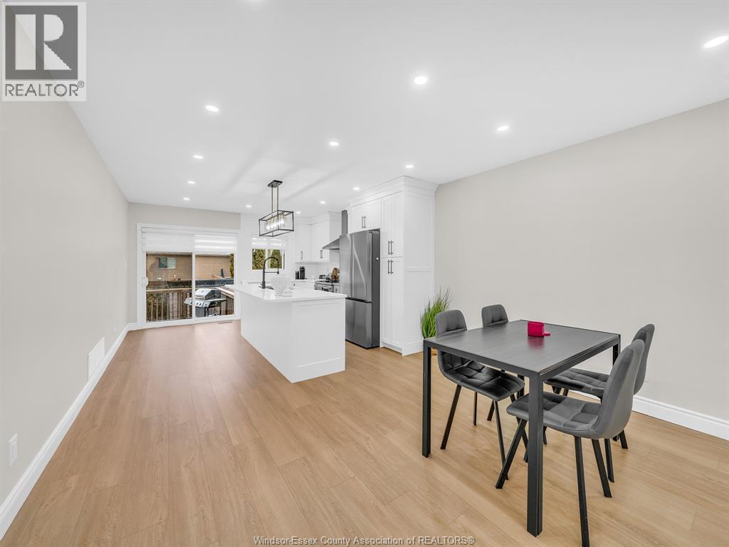 433 Rosewood, Lakeshore, ON - Indoor Photo Showing Dining Room