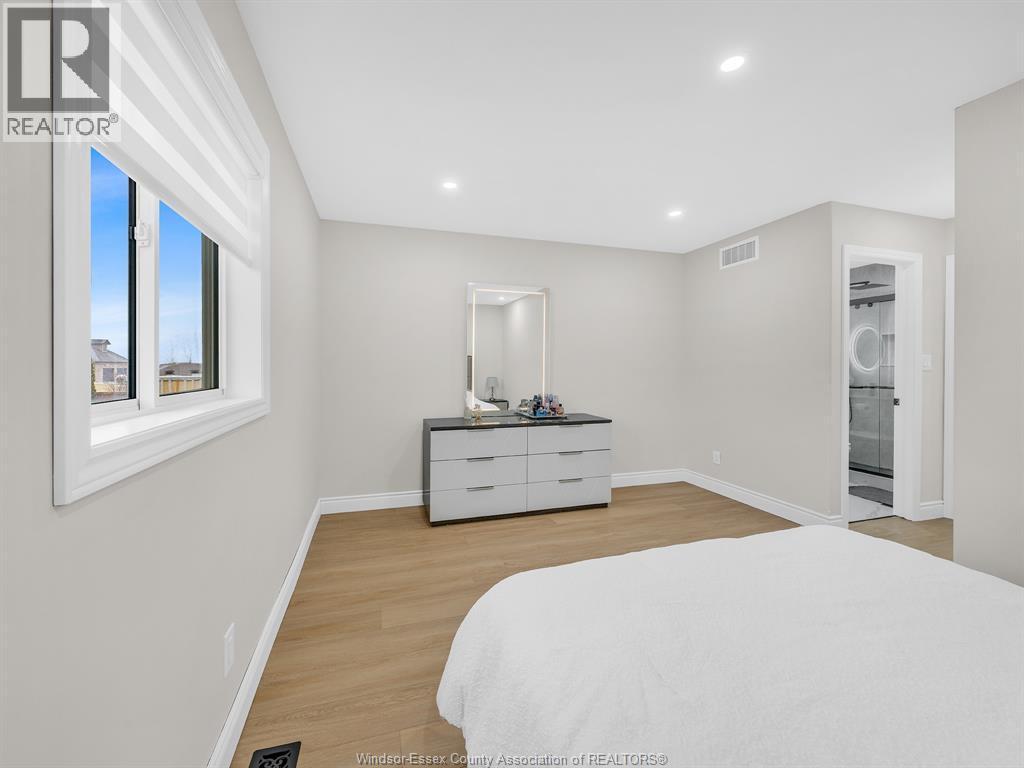 433 Rosewood, Lakeshore, ON - Indoor Photo Showing Bedroom
