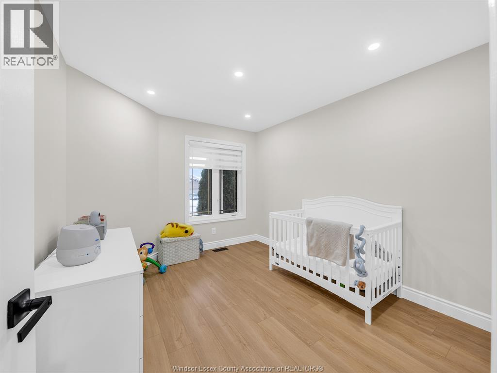 433 Rosewood, Lakeshore, ON - Indoor Photo Showing Bedroom
