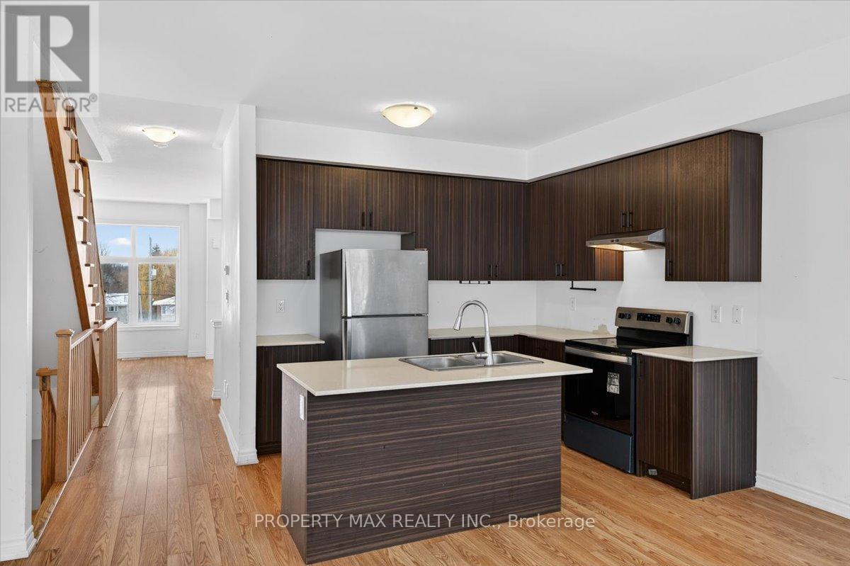775 Chinook Path, Oshawa, ON - Indoor Photo Showing Kitchen With Double Sink