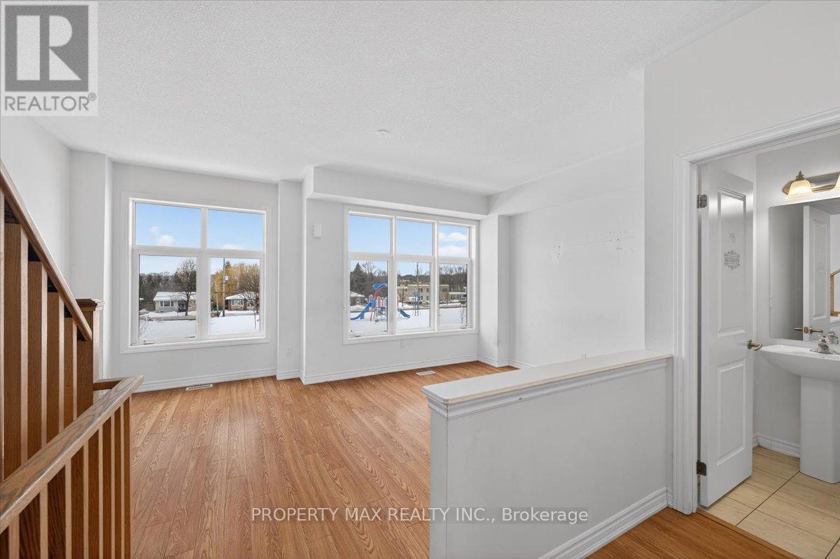 775 Chinook Path, Oshawa, ON - Indoor Photo Showing Other Room