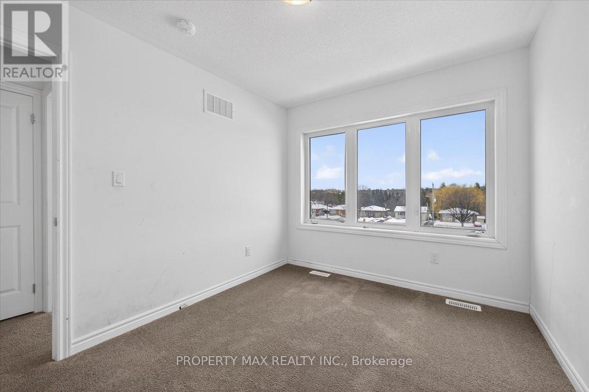 775 Chinook Path, Oshawa, ON - Indoor Photo Showing Other Room