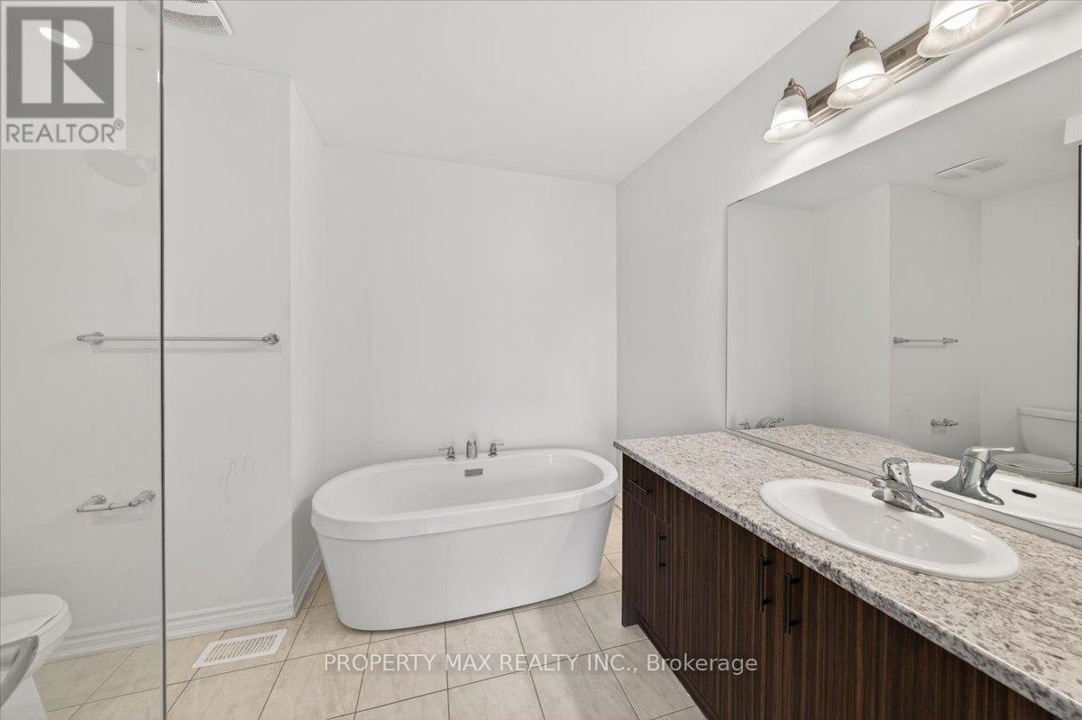 775 Chinook Path, Oshawa, ON - Indoor Photo Showing Bathroom