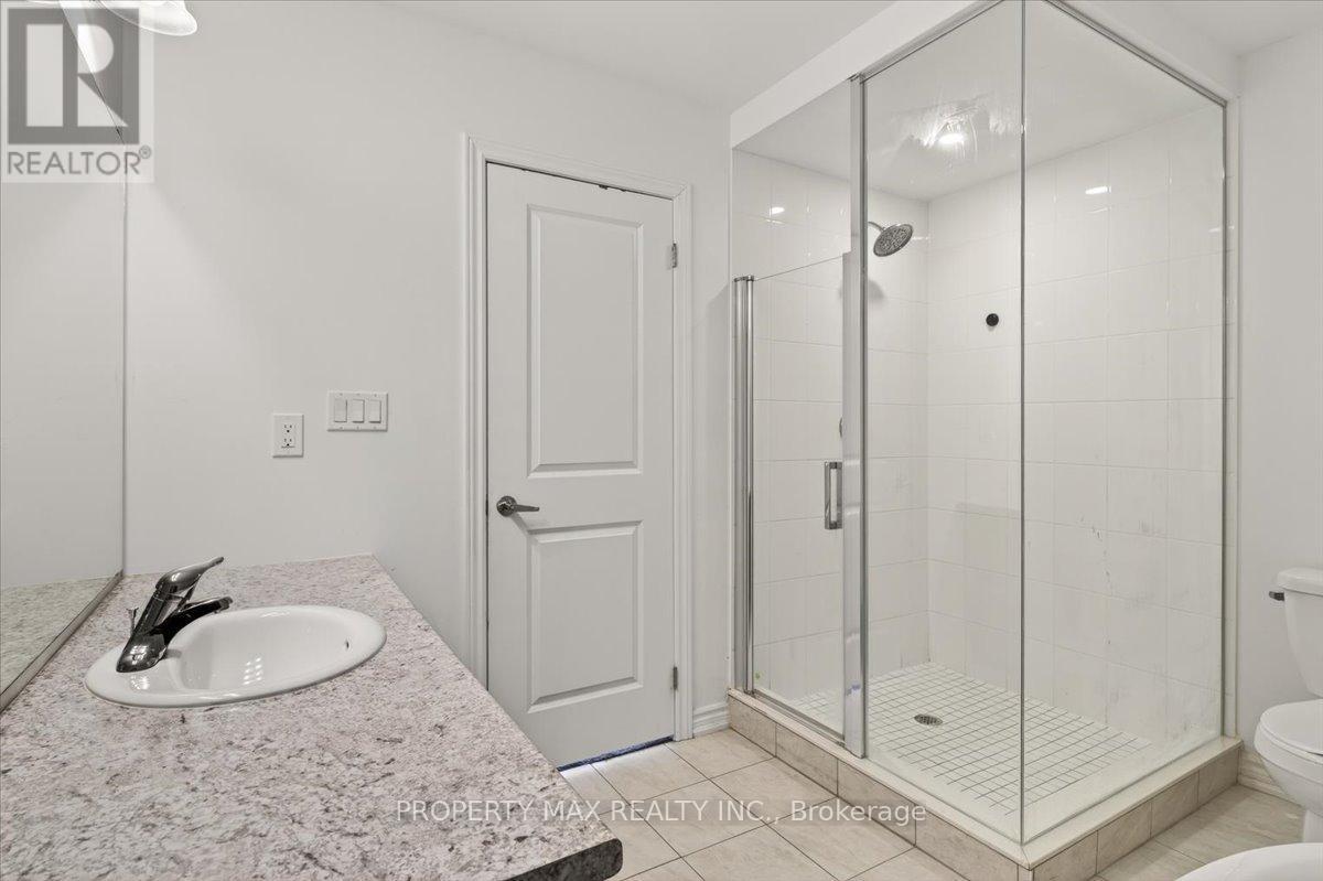 775 Chinook Path, Oshawa, ON - Indoor Photo Showing Bathroom