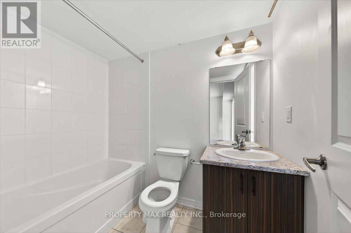 775 Chinook Path, Oshawa, ON - Indoor Photo Showing Bathroom