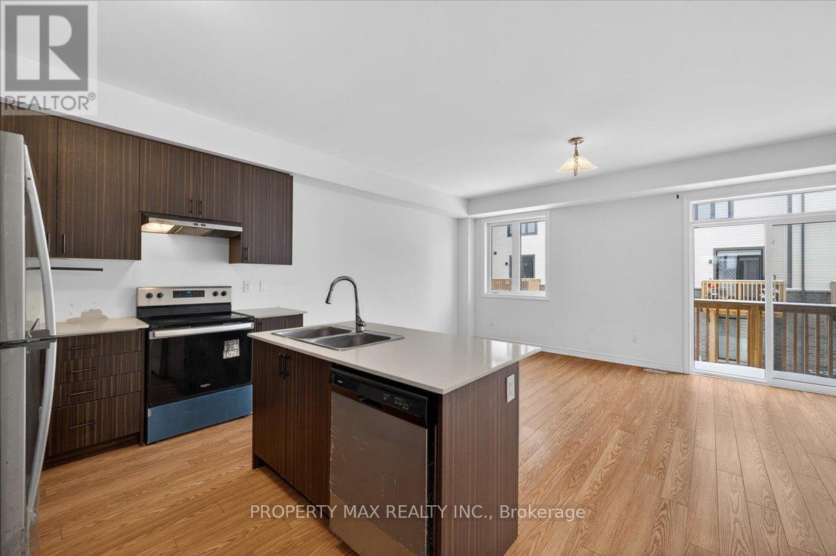 775 Chinook Path, Oshawa, ON - Indoor Photo Showing Kitchen With Double Sink