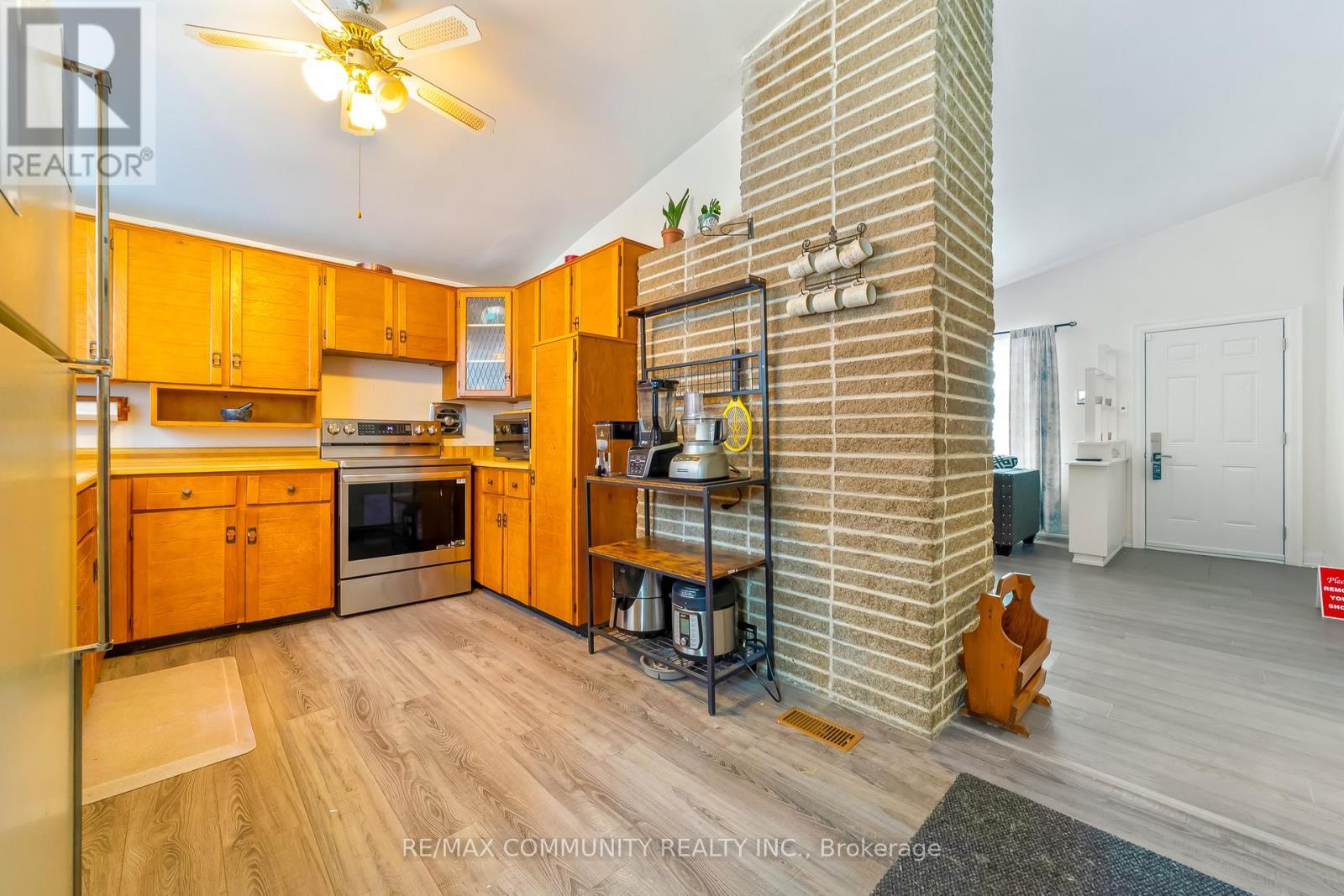 15 Ben Stanton Boulevard, Toronto, ON - Indoor Photo Showing Kitchen