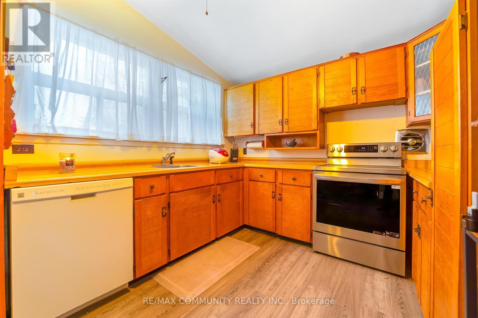 15 Ben Stanton Boulevard, Toronto, ON - Indoor Photo Showing Kitchen