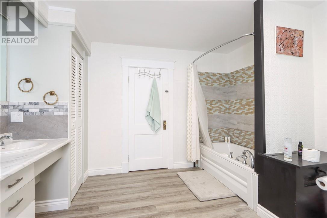 14 Domenico Street, Copper Cliff, ON - Indoor Photo Showing Bathroom