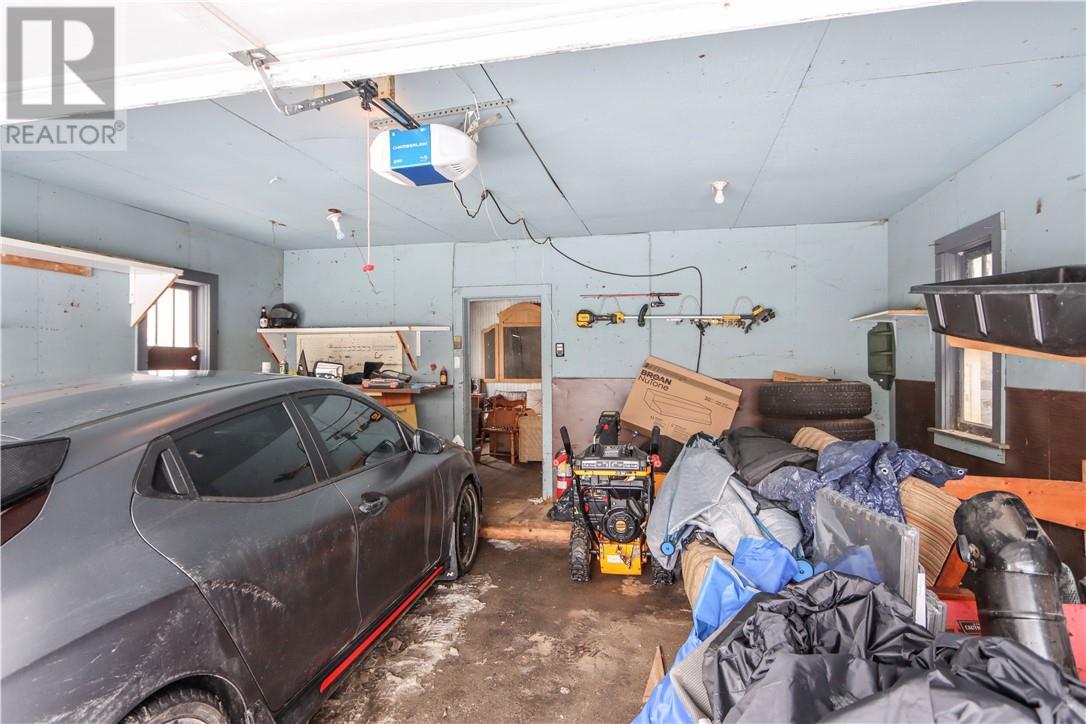 14 Domenico Street, Copper Cliff, ON - Indoor Photo Showing Garage