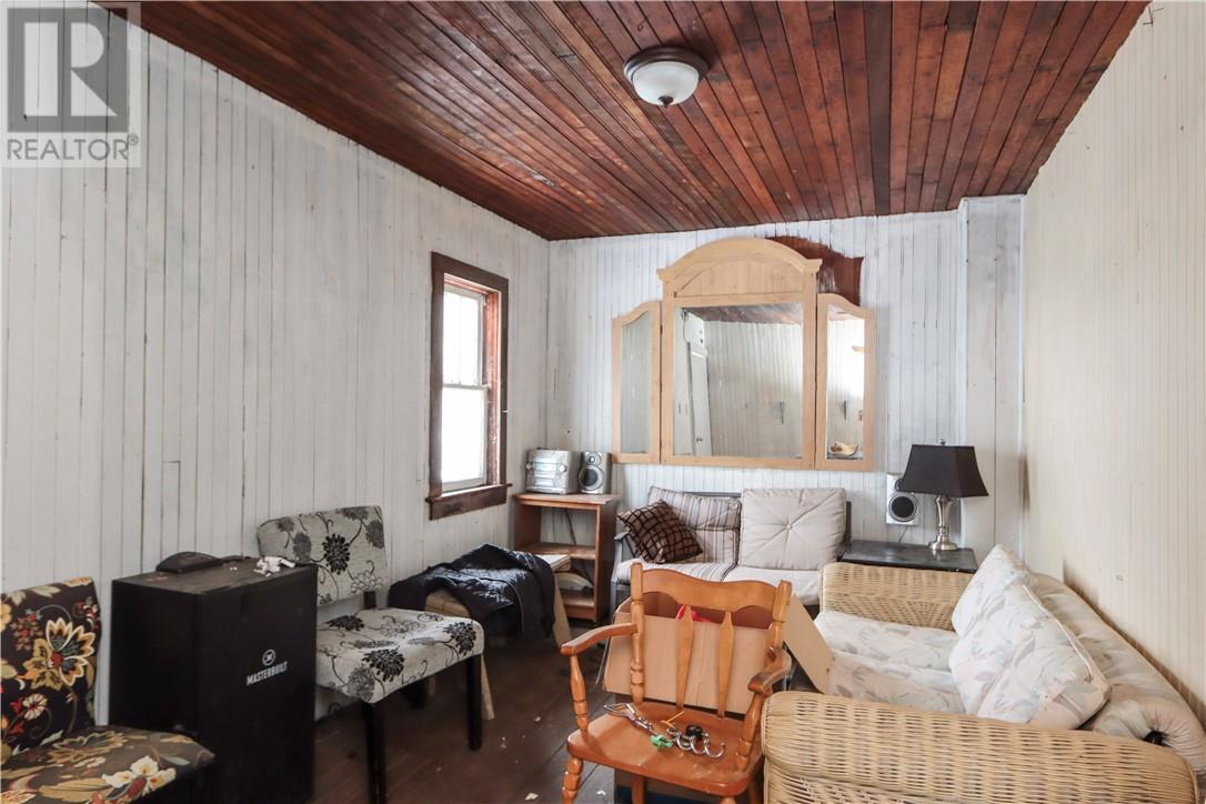 14 Domenico Street, Copper Cliff, ON - Indoor Photo Showing Living Room