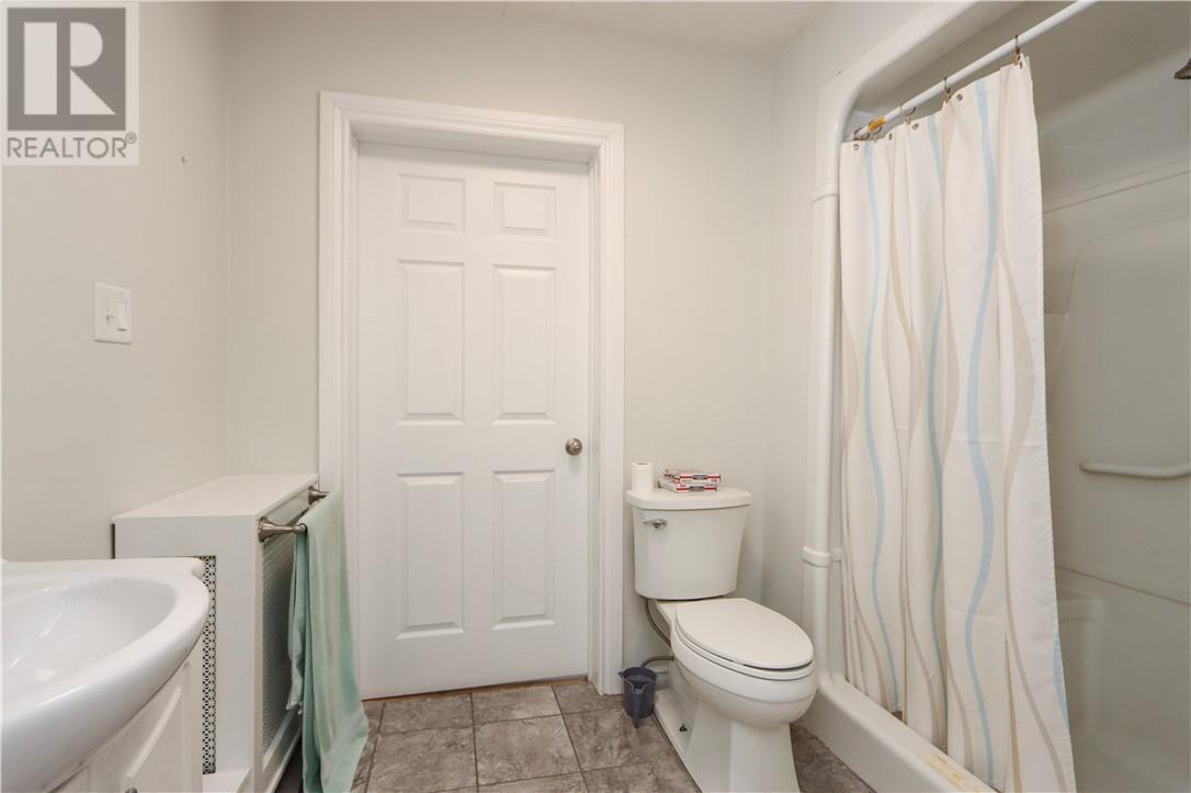 14 Domenico Street, Copper Cliff, ON - Indoor Photo Showing Bathroom