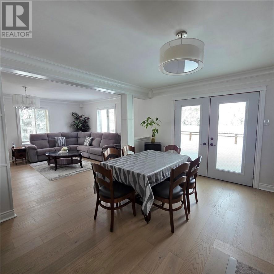 431 Elbow Lake Road, Sudbury, ON - Indoor Photo Showing Dining Room