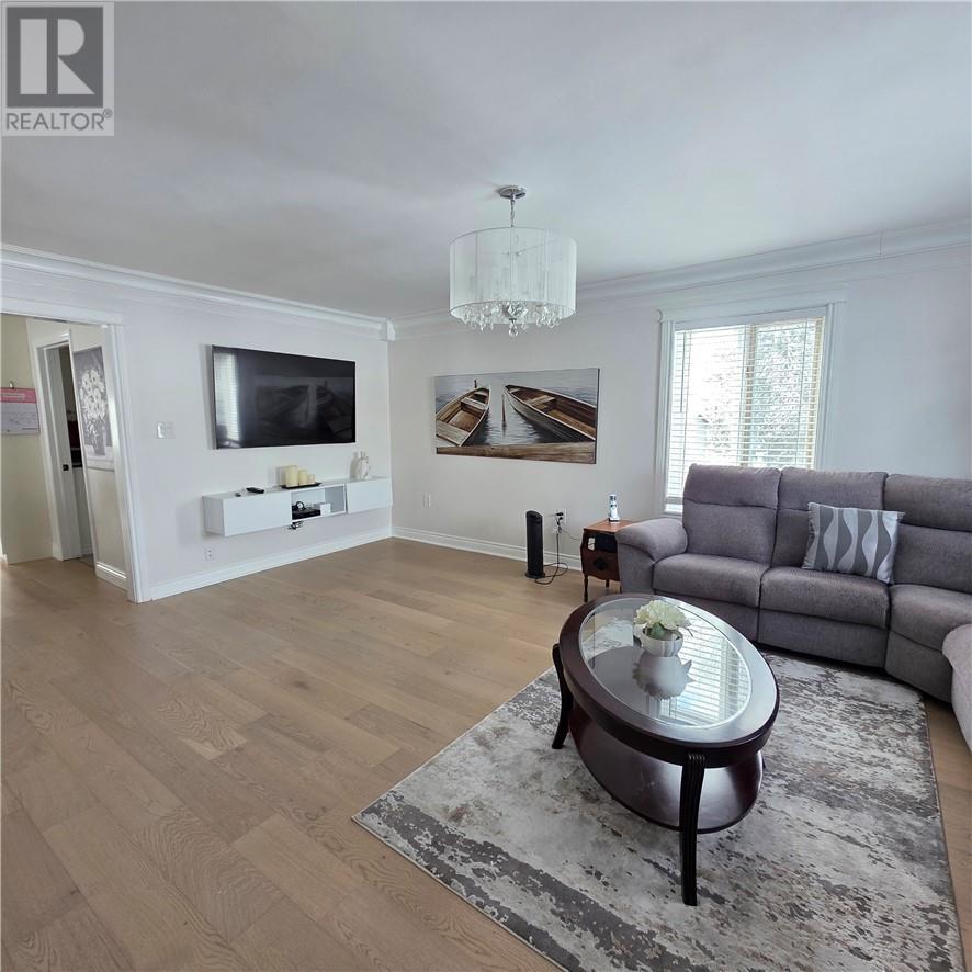 431 Elbow Lake Road, Sudbury, ON - Indoor Photo Showing Living Room