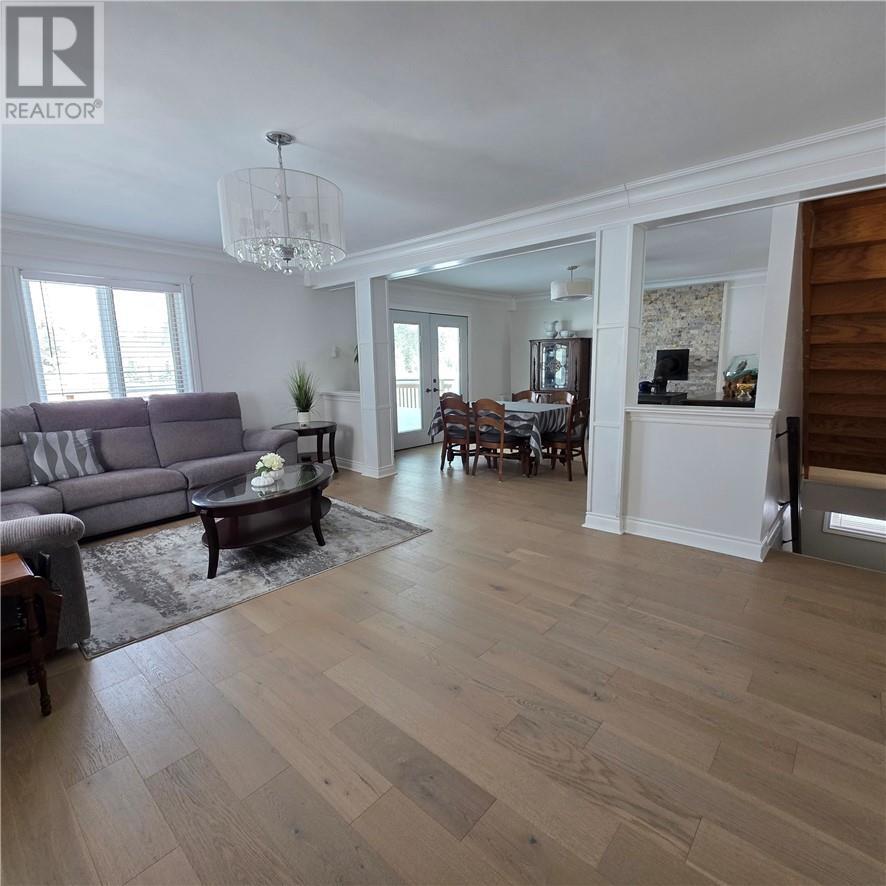 431 Elbow Lake Road, Sudbury, ON - Indoor Photo Showing Living Room