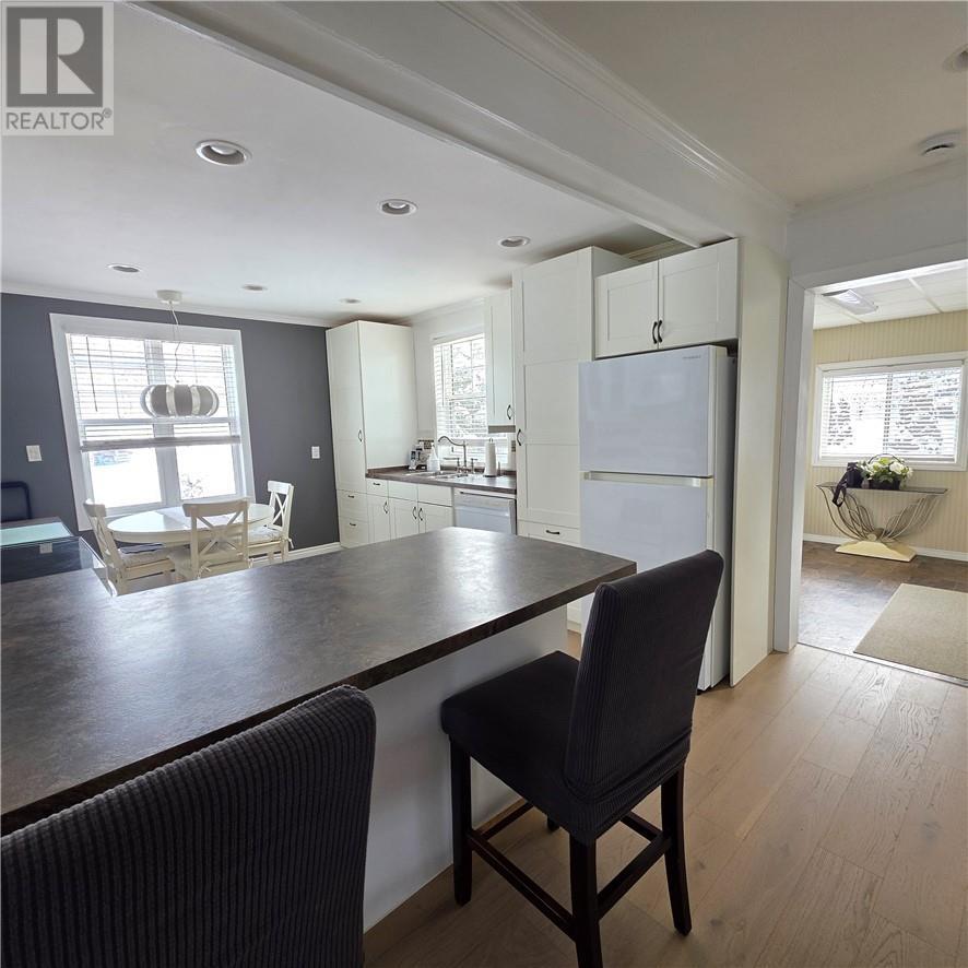 431 Elbow Lake Road, Sudbury, ON - Indoor Photo Showing Dining Room