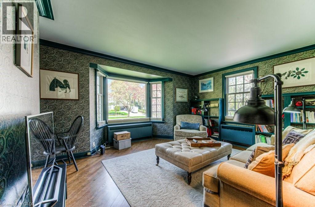 71 Rusholme Road, Kitchener, ON - Indoor Photo Showing Living Room