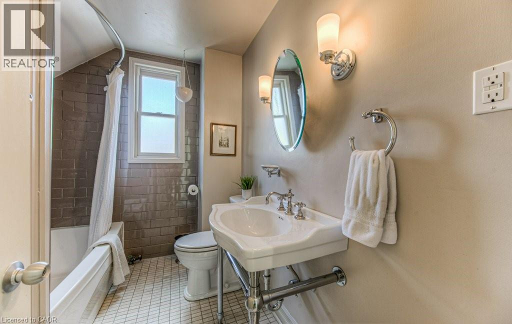 71 Rusholme Road, Kitchener, ON - Indoor Photo Showing Bathroom