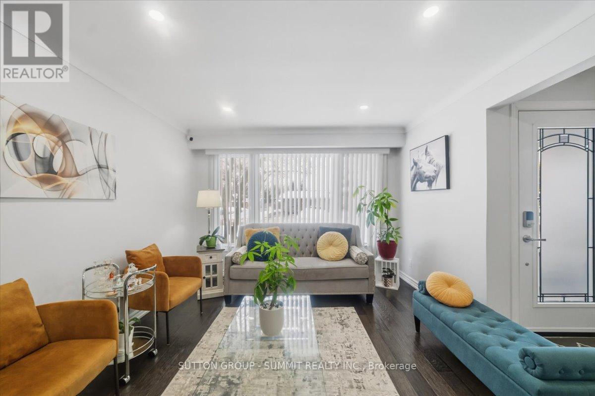 22 Oak Street, Welland, ON - Indoor Photo Showing Living Room