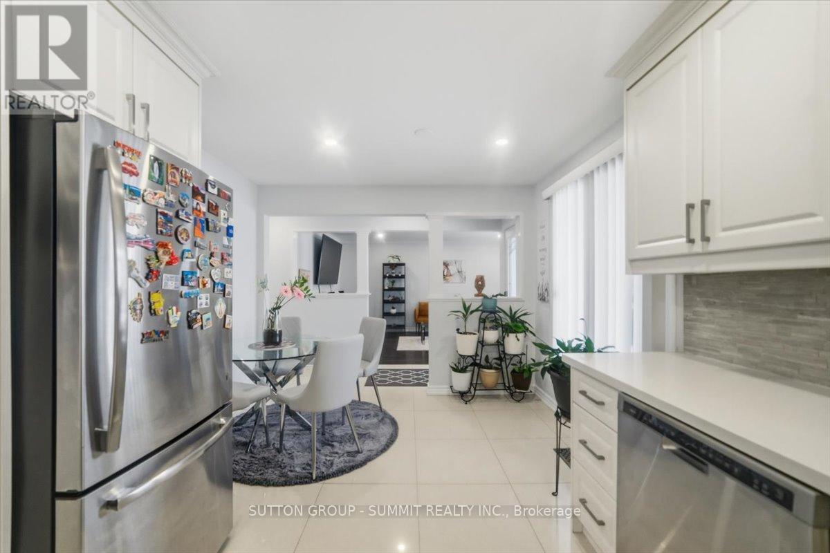 22 Oak Street, Welland, ON - Indoor Photo Showing Kitchen