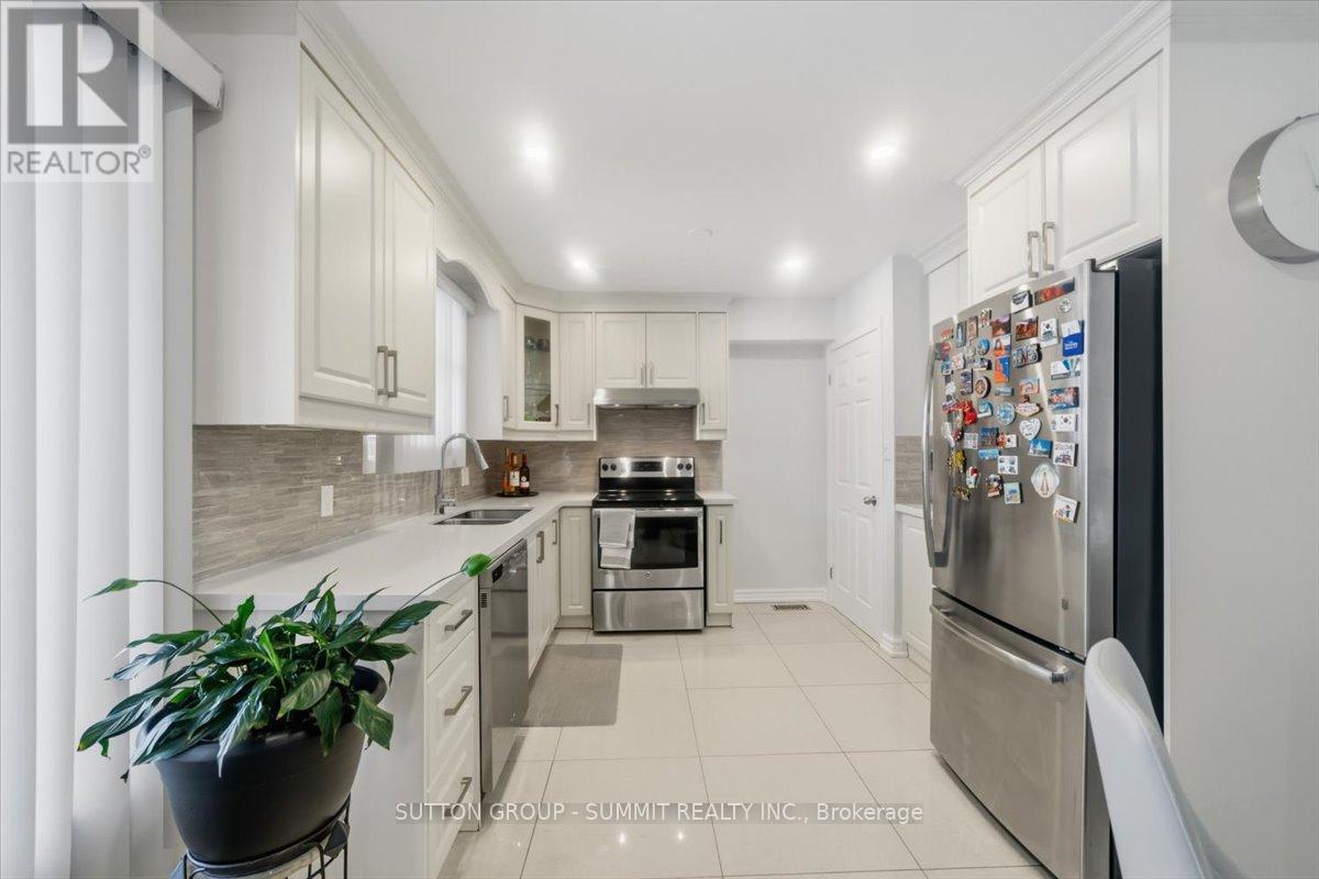 22 Oak Street, Welland, ON - Indoor Photo Showing Kitchen With Upgraded Kitchen