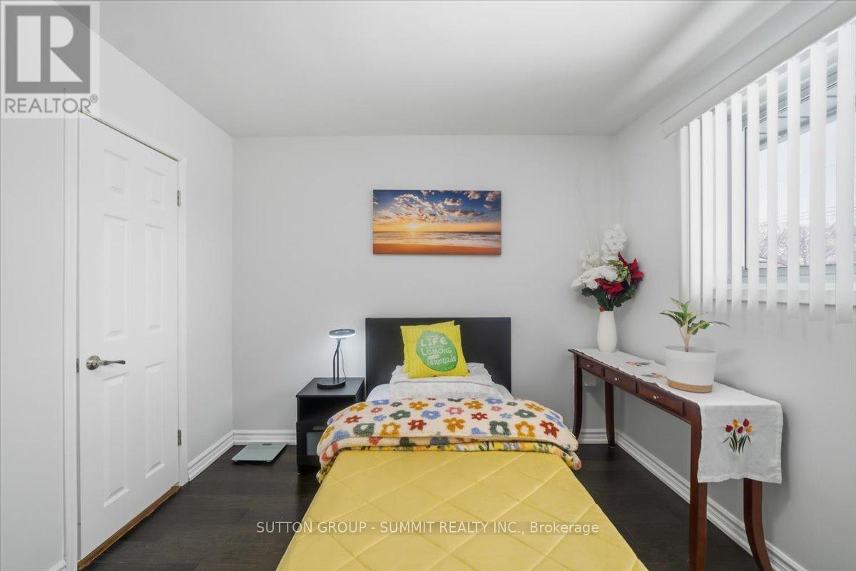 22 Oak Street, Welland, ON - Indoor Photo Showing Bedroom