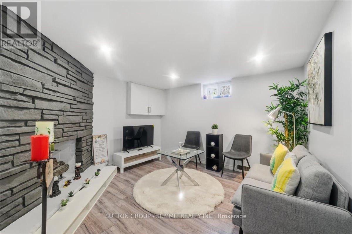 22 Oak Street, Welland, ON - Indoor