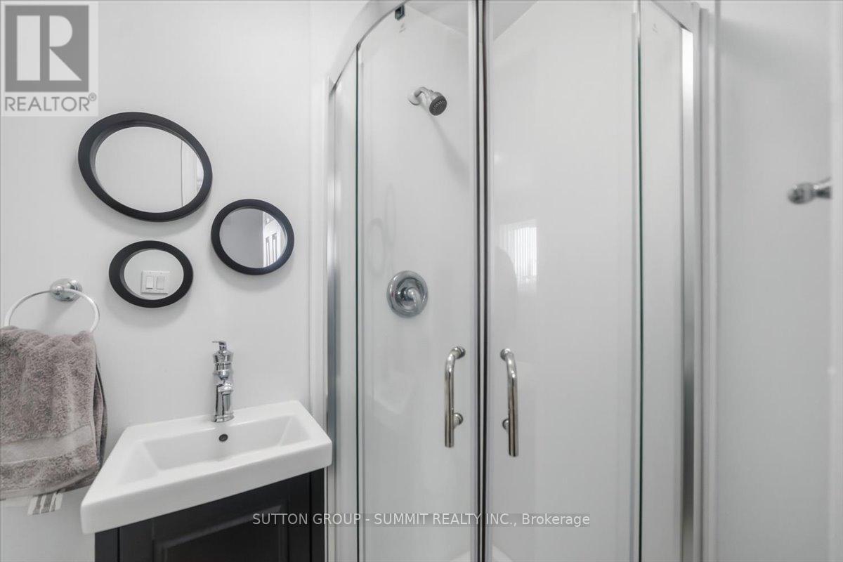 22 Oak Street, Welland, ON - Indoor Photo Showing Bathroom