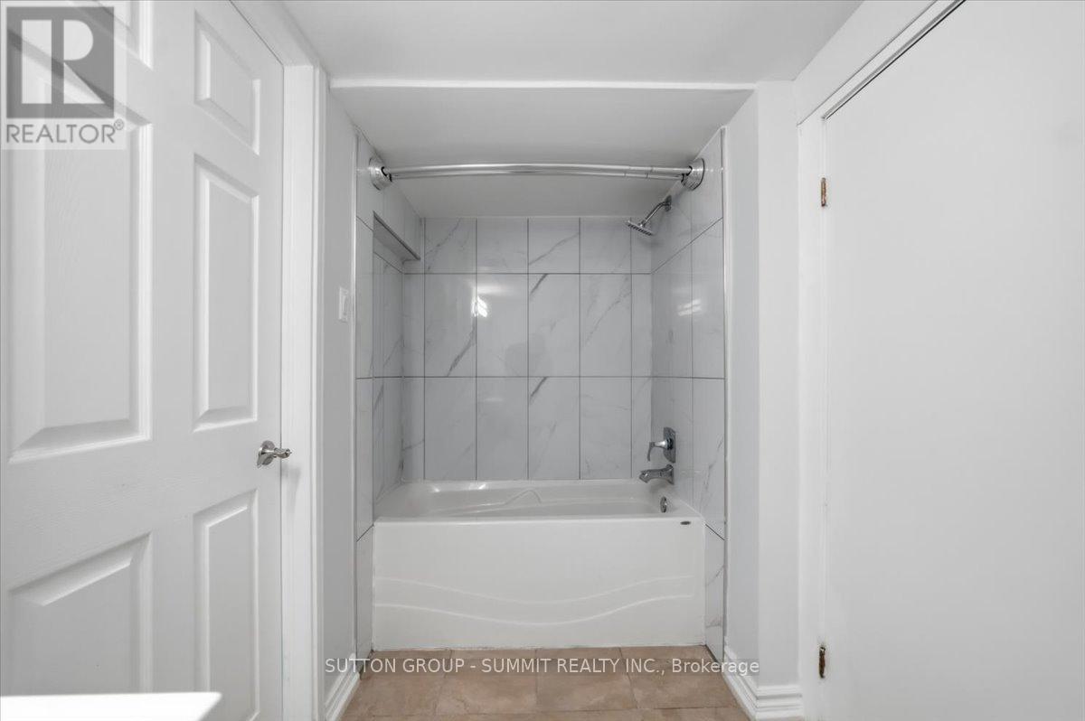22 Oak Street, Welland, ON - Indoor Photo Showing Bathroom