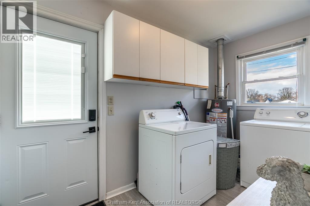 64 David Street, Wallaceburg, ON - Indoor Photo Showing Laundry Room