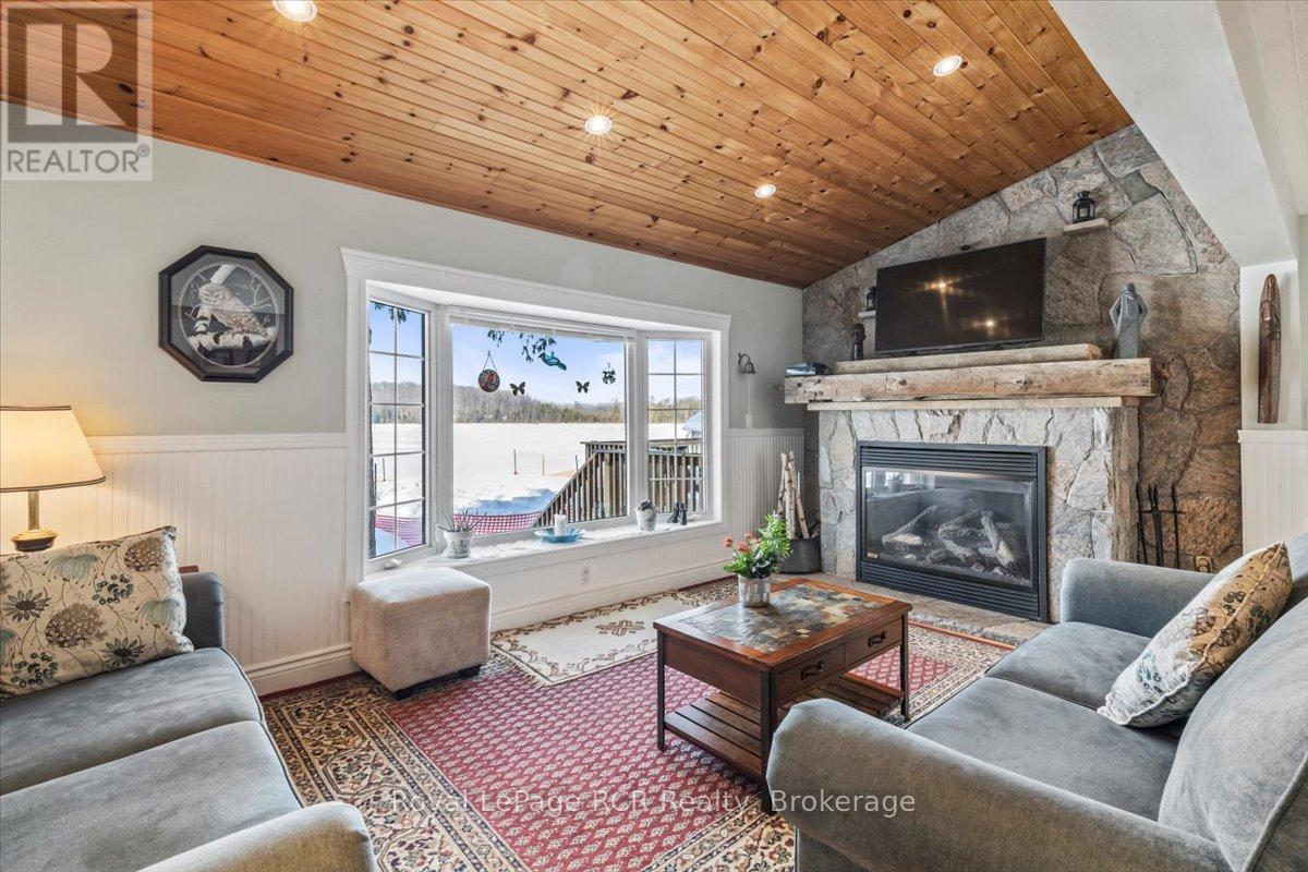 119 Kingston Drive, West Grey, ON - Indoor Photo Showing Living Room With Fireplace
